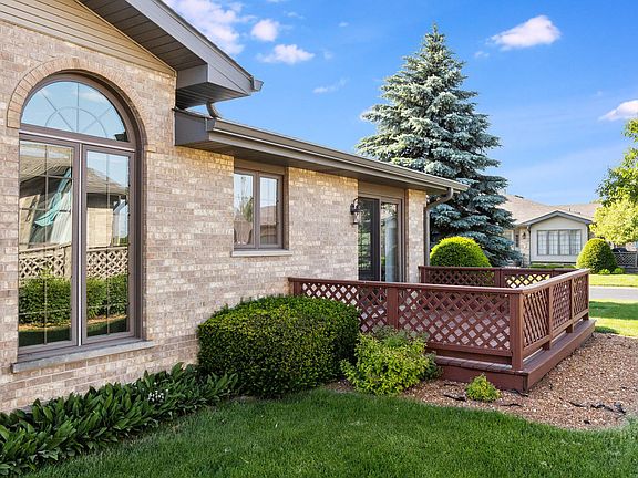 4th image of 1818 Foxwood Dr
