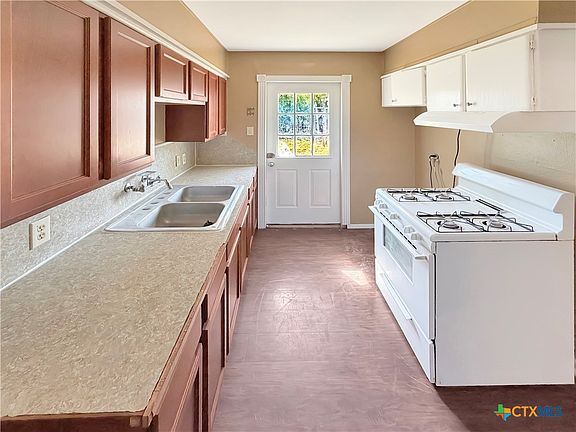 5th image of 2907 Cypress St