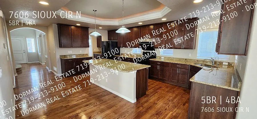 Spacious 5 Bedroom + Loft + Separate Office, 3.5 Bath Home with Central A/C and SOLAR! — Photo 4