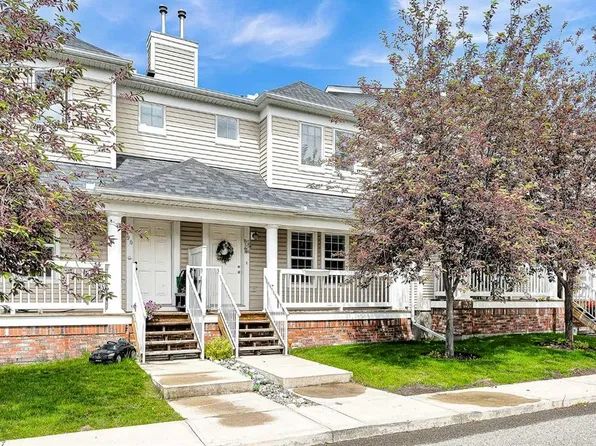 86 S Country Village Gate NE, Calgary, AB T3K 0L5