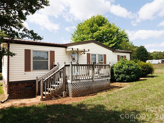 3rd image of 318 Tuckers Grove Rd