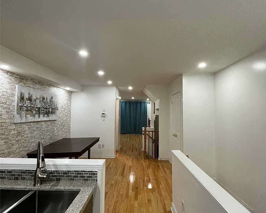 2nd image of 7059 Fairmeadow Cres