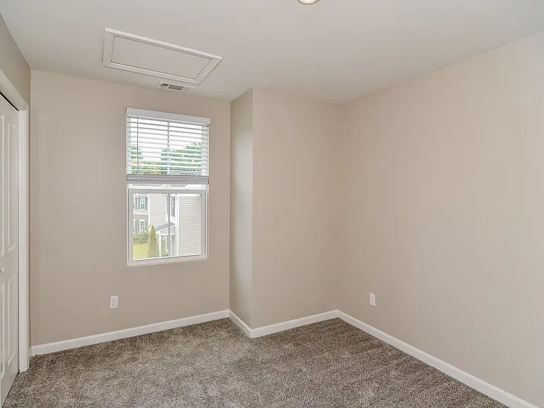 106 Norwich Ct — Photo 14