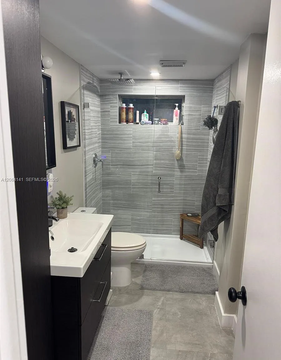 Bahia Vista Condo — Photo 4