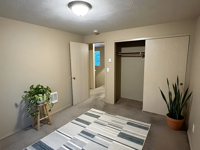 1048 Ridgefield Ct — Photo 6