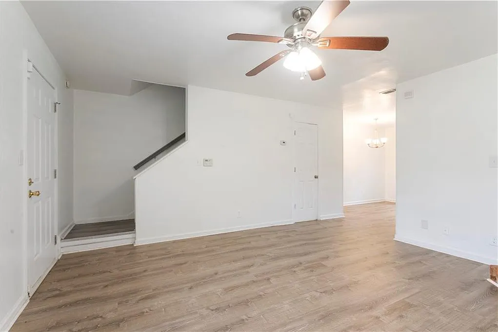 2 bed, 2.5 bath, 1092 sqft, $1,700 — Photo 4