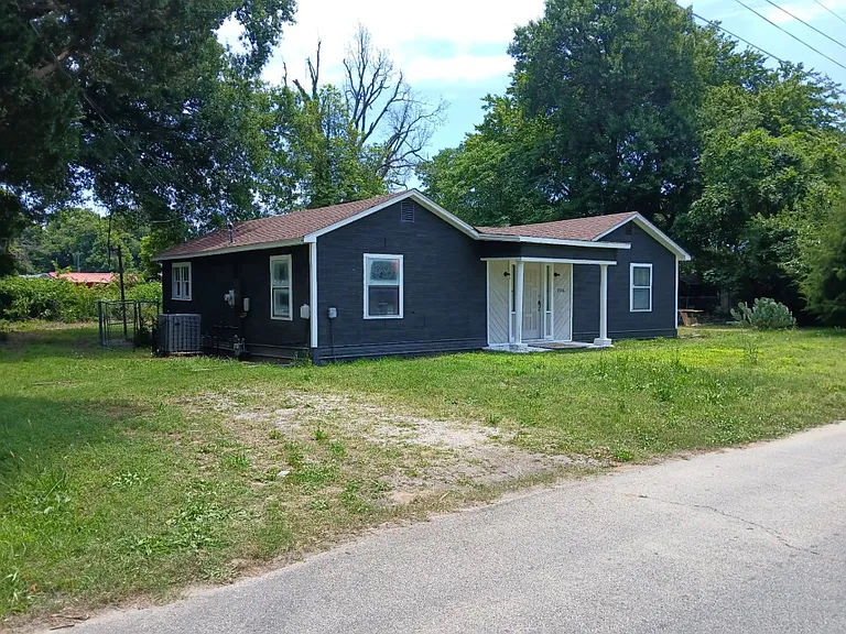 206 Chance St — Photo 3