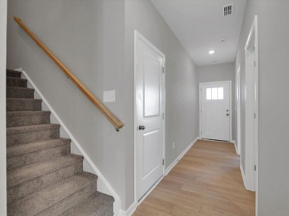 4th image of 40 Fernhill Ln