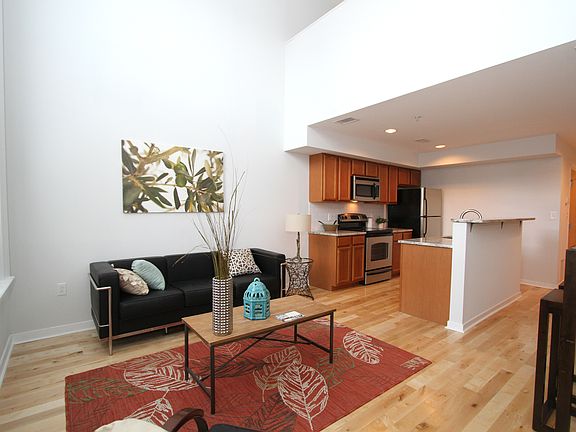 5th image of 2115 South St APT 301