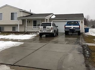 245 Sunflower Dr, Linden, MI