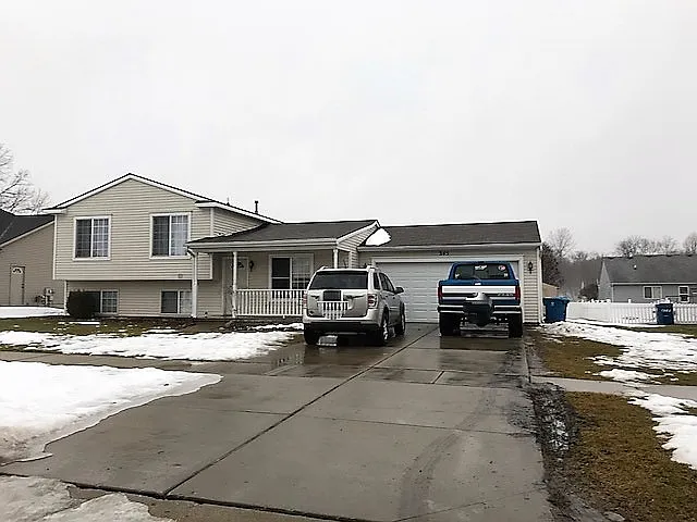 245 Sunflower Dr photo 1