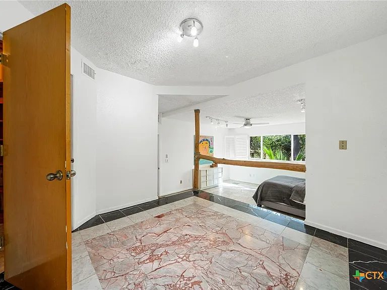 590 Cross River St — Photo 16