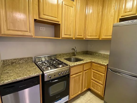 2nd image of 300 W 55th St APT 12R