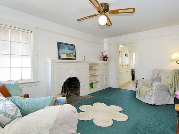 Great Room w/Fireplace