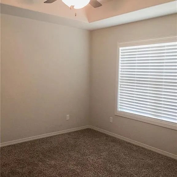 109 Ehlinger Dr — Photo 7