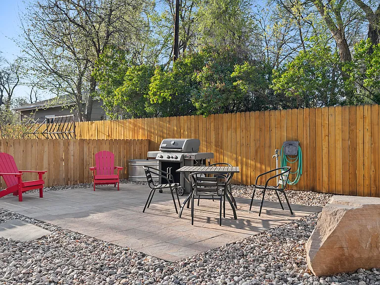 637 Stover St — Photo 18