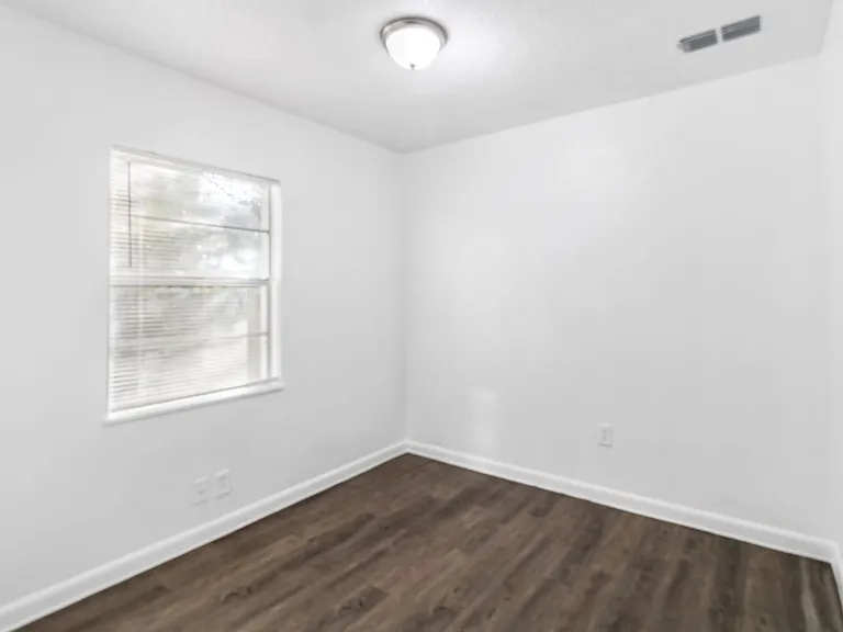 1016 Edith Ave — Photo 9