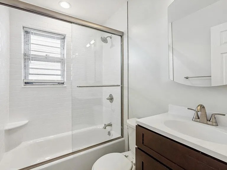 314 Oakwood Ave Apartments — Photo 3