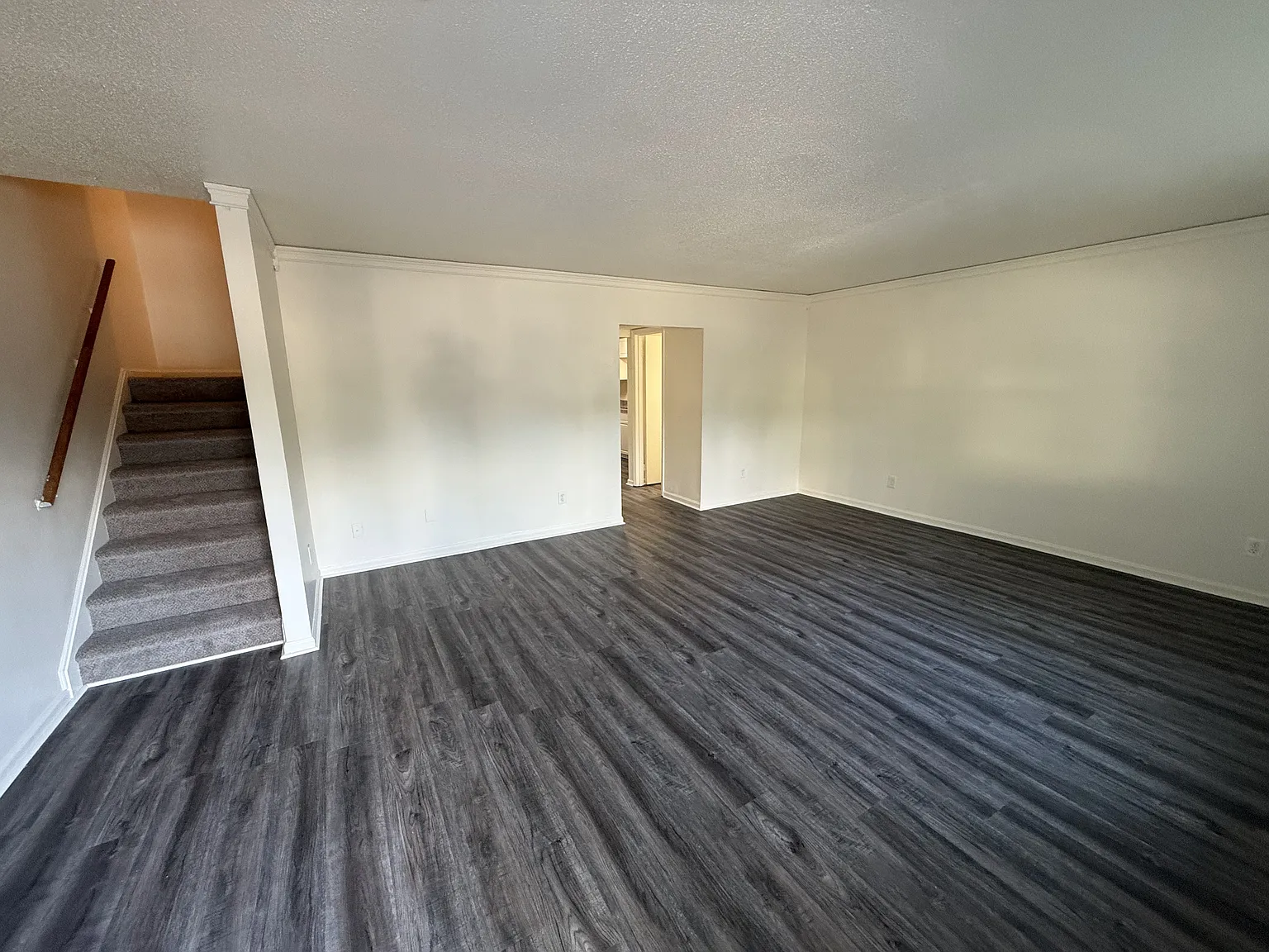 3 bed, 2.5 bath, 1340 sqft, $1,800 — Photo 3