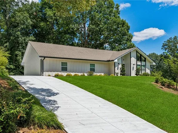 1365 Oakhaven Dr, Roswell, GA 30075
