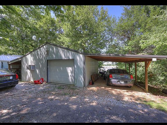 4th image of 620 Oak Ridge Dr