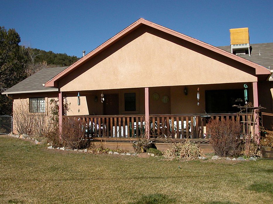 Covered back porch & lawn 