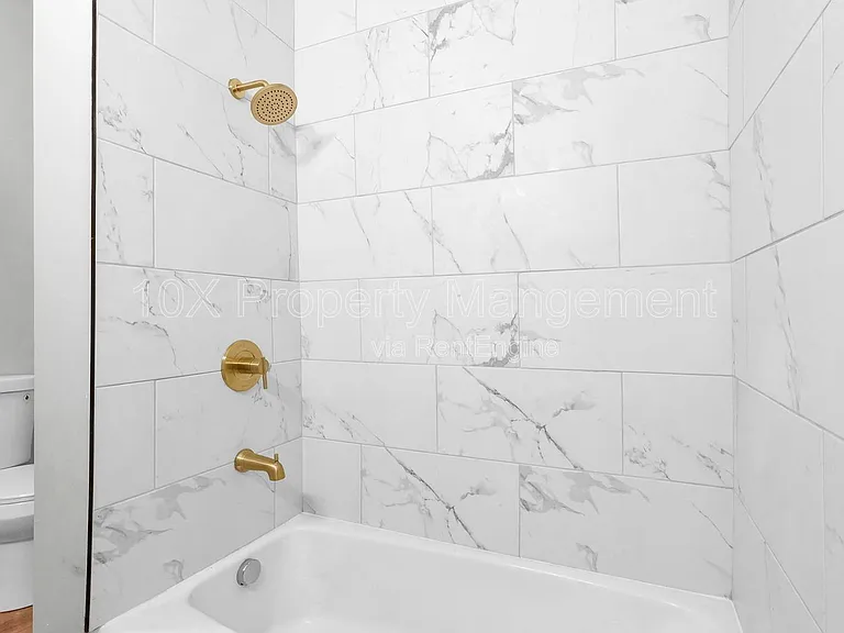 558 E Whittier St — Photo 8