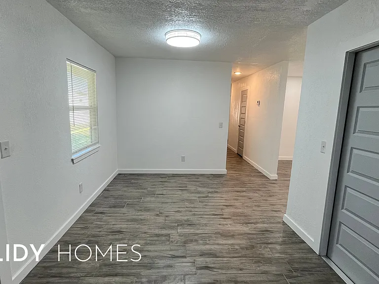 2813 SW 62nd St — Photo 13