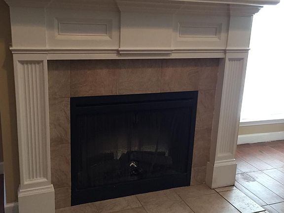 Awesome electric fireplace. Beautiful tile work and mantle