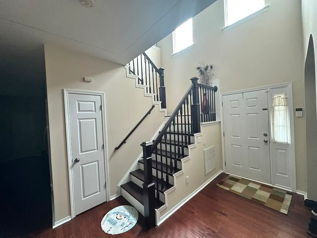 3 bed, 2.5 bath, 2424 sqft, $2,399 — Photo 4