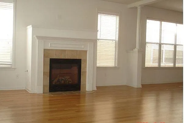 Building Photo - 178 Island Bluff Dr #1