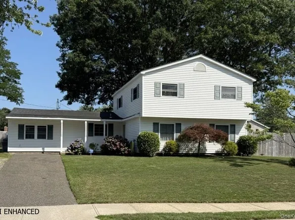 9 College Hills Drive, Farmingville, NY 11738