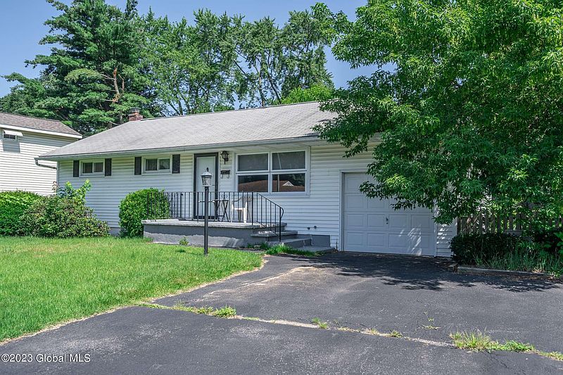 2nd image of 76 Hunting Road