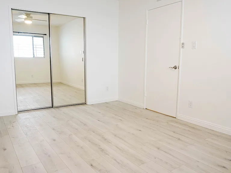 849 S Plymouth Blvd — Photo 7