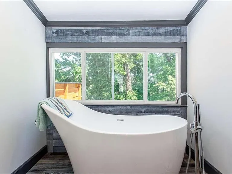 517 Hascall Rd NW — Photo 10