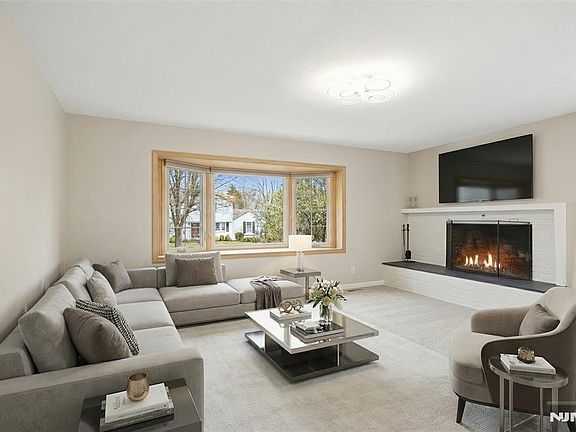 3rd image of 53 Forest Rd