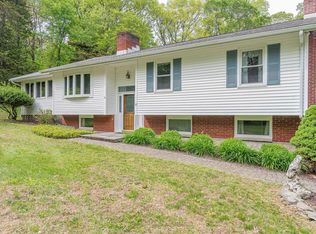69 Sunrise Dr, Red Hook, NY 12571