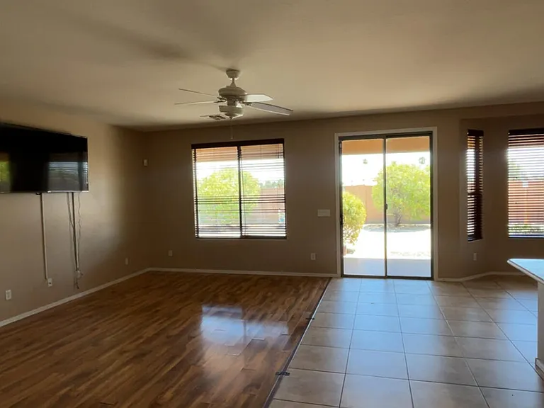 6037 S 30th Dr — Photo 13