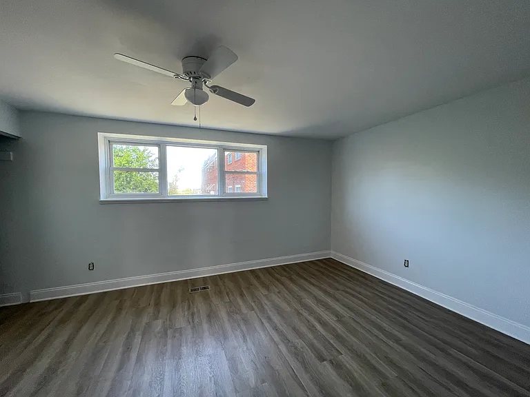 1021 W Oxford St — Photo 13