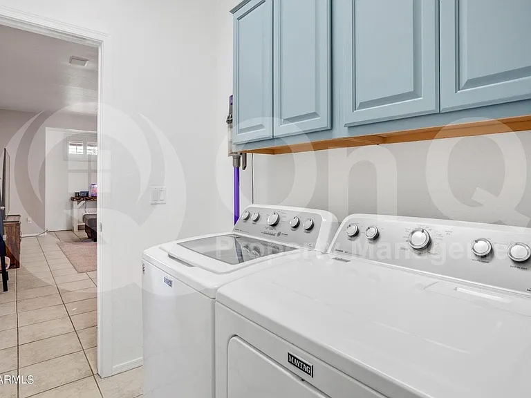 1674 E Aloe Pl — Photo 12