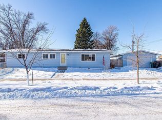 975 2nd St W, West Fargo, ND