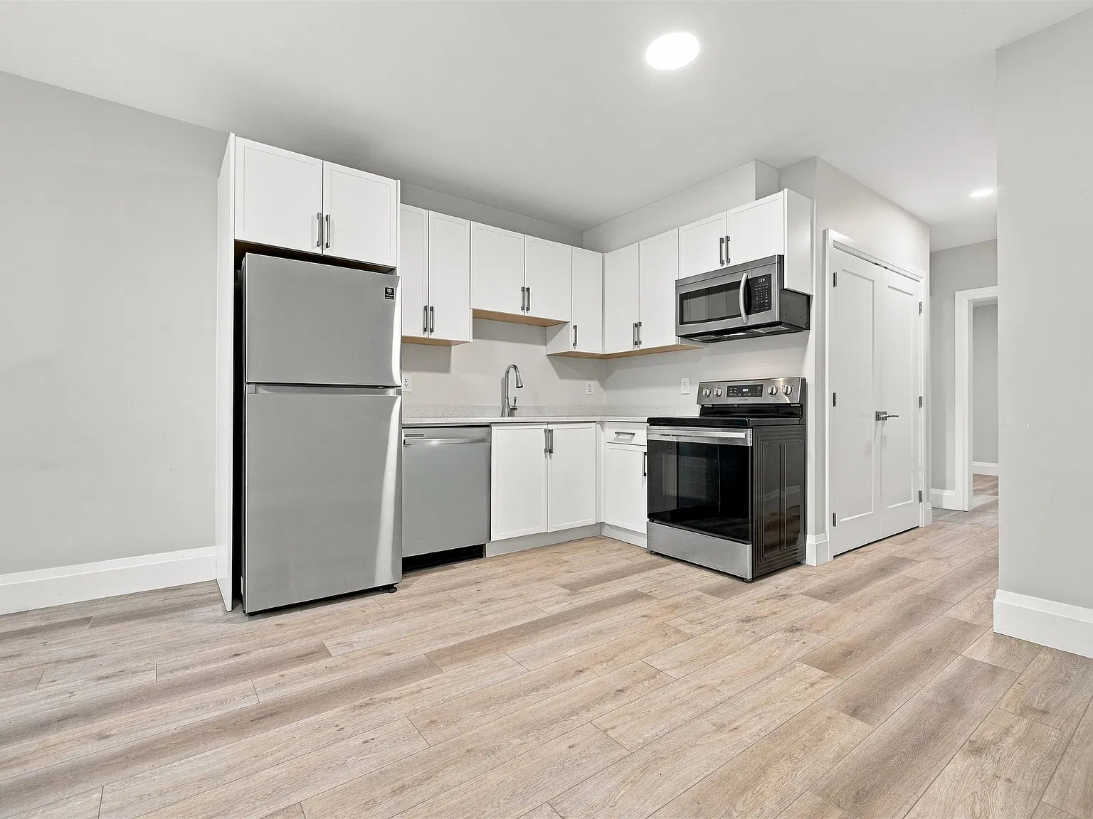 1 bed, 650 sqft, $1,750 — Photo 3