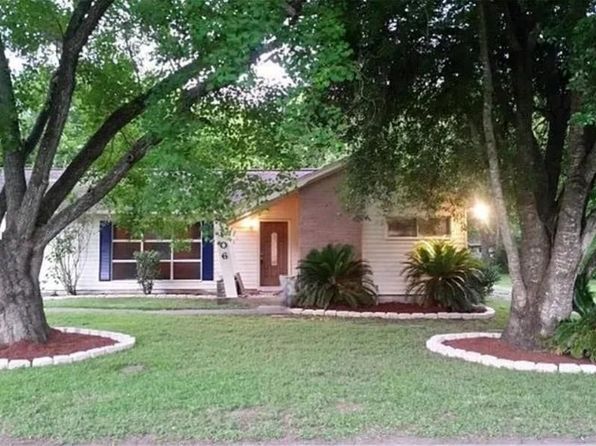 406 Poinsetta St, Lake Jackson, TX 77566