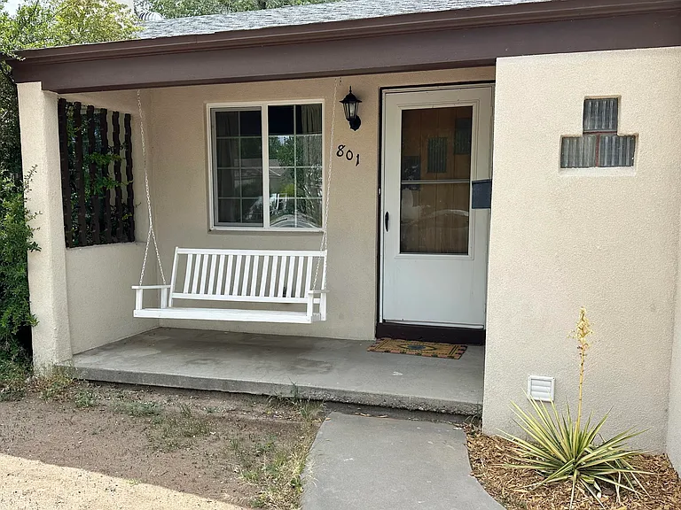801 Solano Dr NE — Photo 2