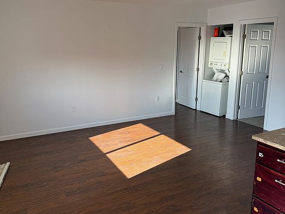 5th image of 710 Beekman Ave #712
