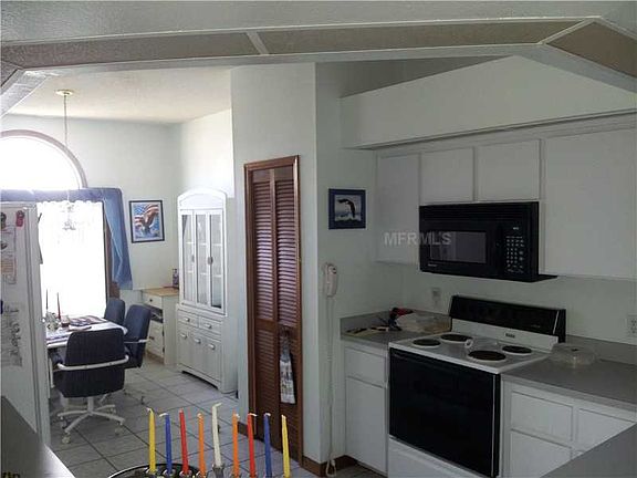 5th image of 132 Carlisle Ct
