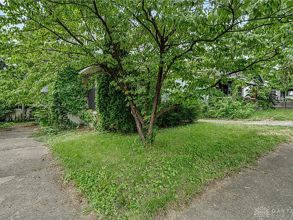 2nd image of 120 Ashwood Ave
