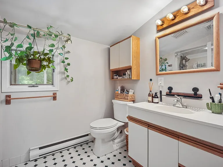59 Delmar Ave — Photo 17