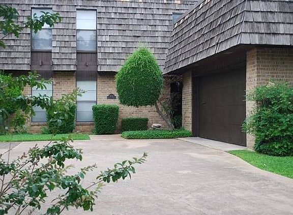 4th image of 3032 Tanglewood Park E