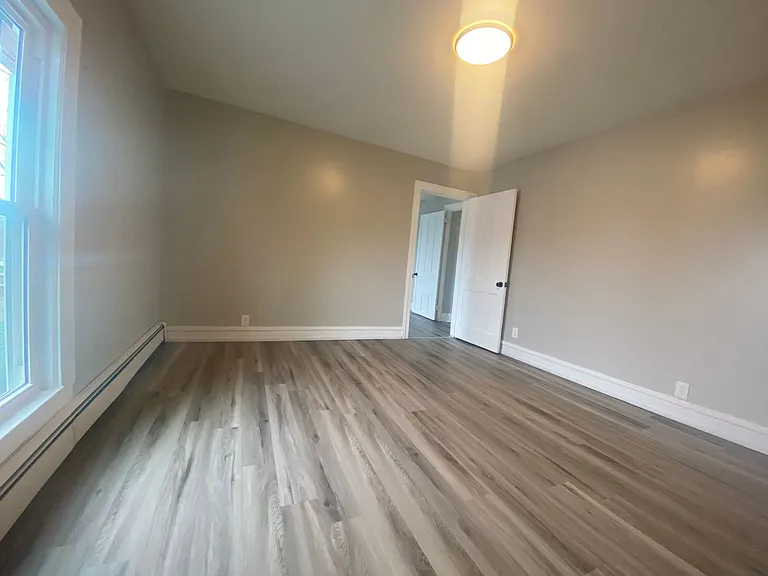 142 N Mechanic St — Photo 15
